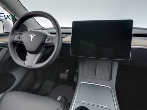 Used 2023 Tesla Model Y Long Range AWD/4WD image 23