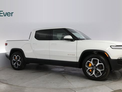 Used 2022 Rivian R1T Adventure image 5