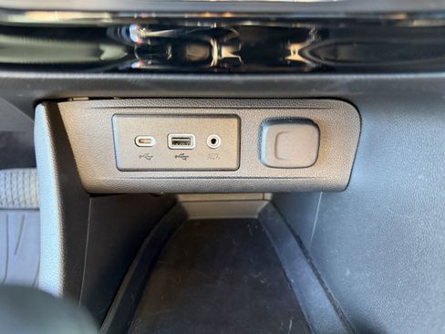 Used 2023 Buick Encore GX Essence w/ Experience Buick Package image 28