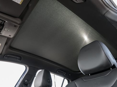 Used 2021 Volkswagen ID.4 Pro S image 5