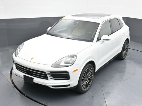 Used 2022 Porsche Cayenne image 38