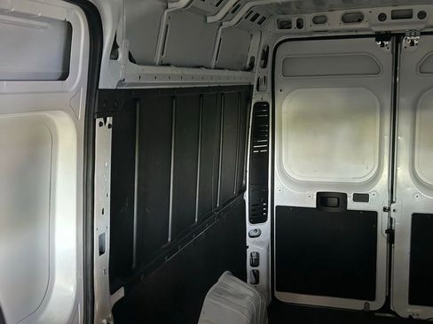Used 2024 RAM ProMaster 2500 w/ Convenience Group image 12