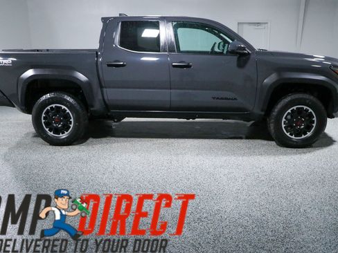 Used 2025 Toyota Tacoma TRD Off-Road AWD/4WD image 6