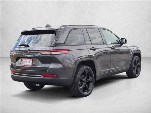 Used 2024 Jeep Grand Cherokee Altitude AWD/4WD image 5
