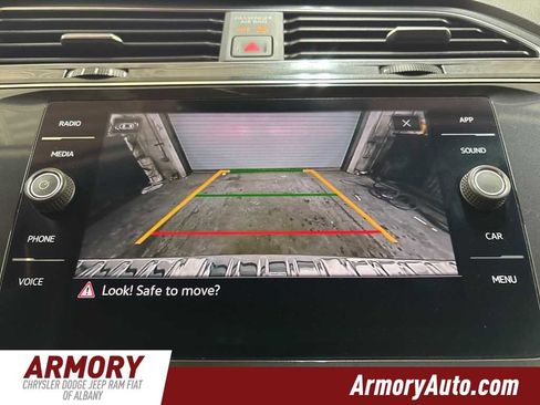 Used 2022 Volkswagen Tiguan SE image 17