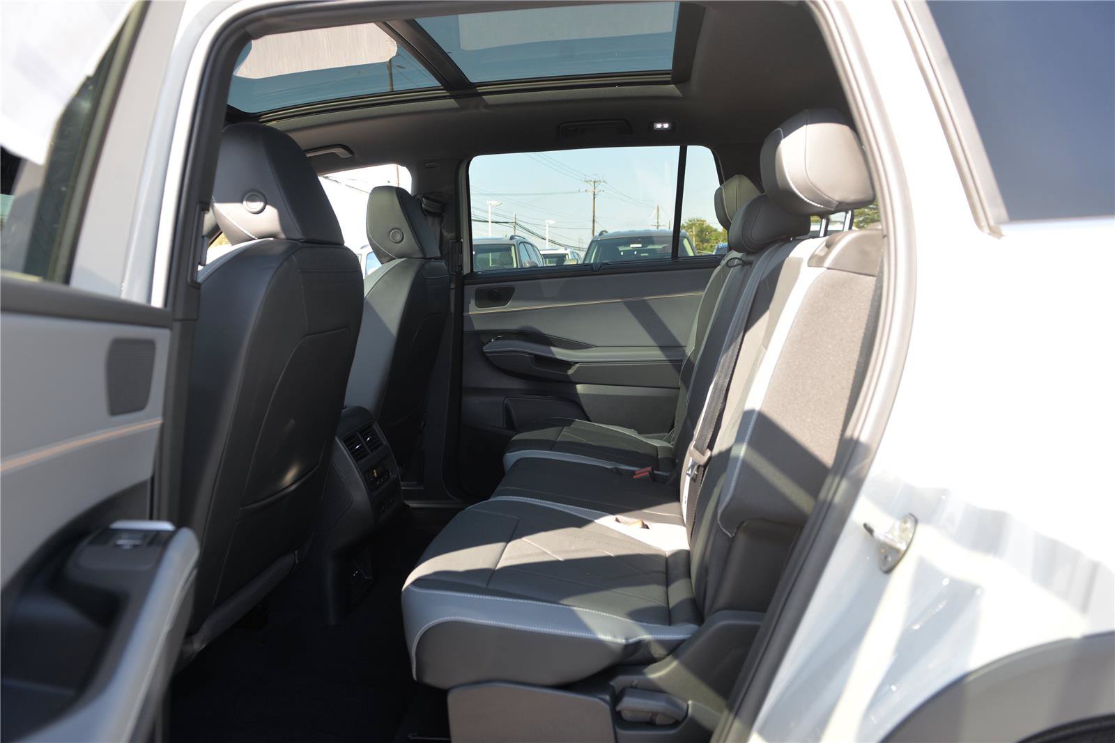 New 2027 Volkswagen Atlas SEL R-Line AWD/4WD image 20