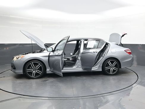 Used 2017 Honda Accord Sport image 42