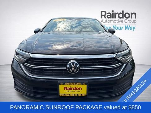 Used 2024 Volkswagen Jetta SE w/ Panoramic Sunroof Package FWD image 2