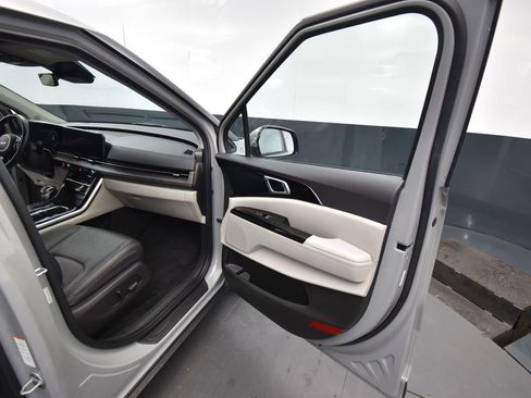 Certified 2023 Kia Carnival SX image 14