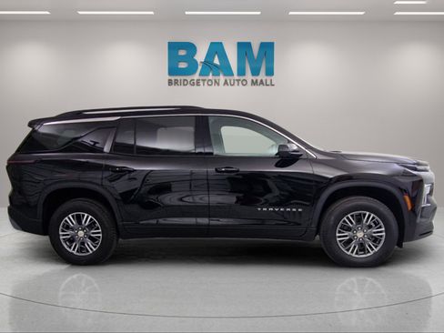 New 2026 Chevrolet Traverse LT w/ Driver Confidence Package image 2