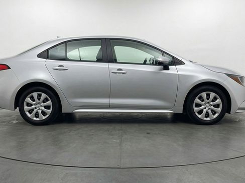 Used 2025 Toyota Corolla LE FWD image 11
