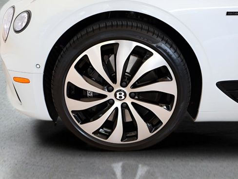 Used 2024 Bentley Continental GT V8 image 6