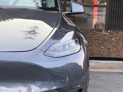 Used 2021 Tesla Model Y Long Range AWD/4WD image 5