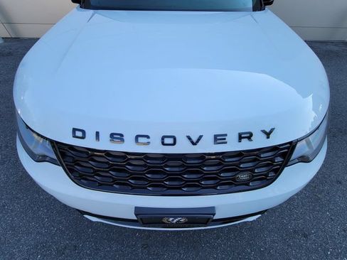 Used 2025 Land Rover Discovery Dynamic SE AWD/4WD image 15