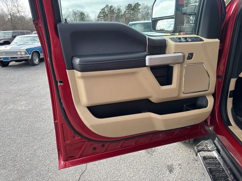 Used 2021 Ford F250 Lariat w/ Lariat Ultimate Package image 28