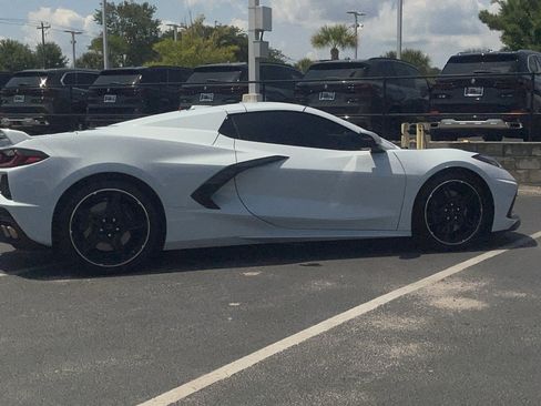Used 2022 Chevrolet Corvette Stingray Convertible w/ Z51 Performance Package RWD image 3