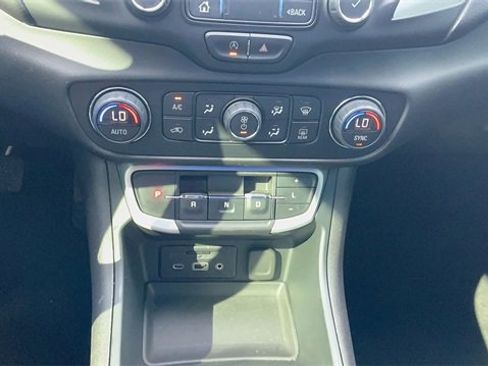 Used 2022 GMC Terrain SLE w/ Driver Convenience Package image 22