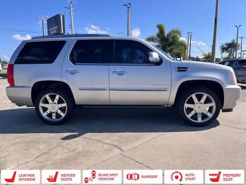 Used 2011 Cadillac Escalade Premium image 2