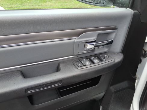 Used 2023 RAM 1500 Classic SLT w/ Protection Group AWD/4WD image 7