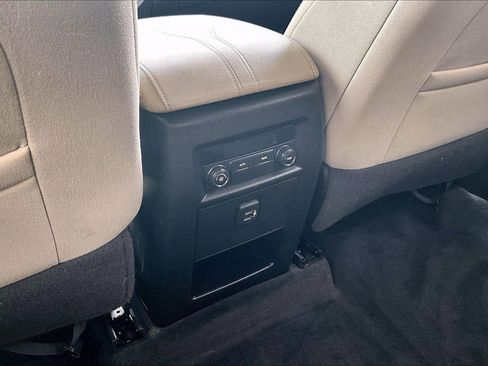 Used 2020 Chevrolet Traverse LT image 34