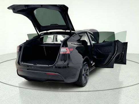 Used 2025 Tesla Model Y Long Range AWD/4WD image 18