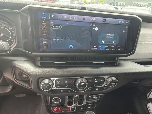 Used 2025 Jeep Gladiator Sport AWD/4WD image 33
