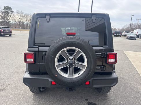 Used 2022 Jeep Wrangler Unlimited Sahara image 7