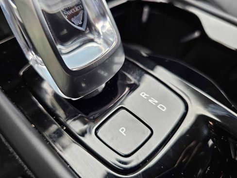 Certified 2024 Volvo XC40 B5 Plus w/ Protection Package Premier image 37