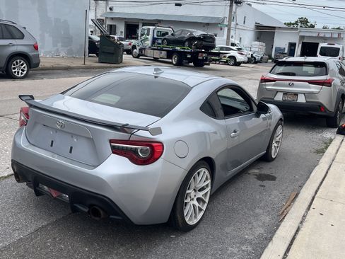 Used 2020 Toyota 86 RWD image 9