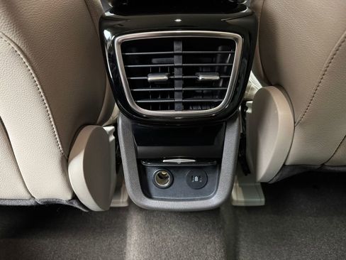 Used 2022 Lincoln Nautilus AWD w/ Premium Package image 11