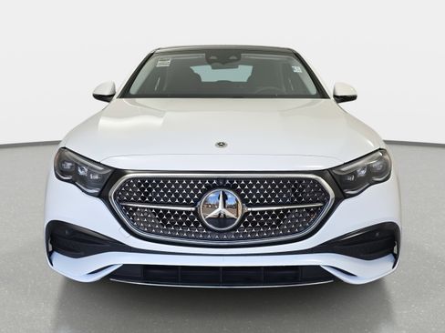 Used 2025 Mercedes-Benz E 350 Sedan image 2