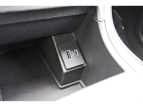 Used 2023 Ford Edge SEL image 25