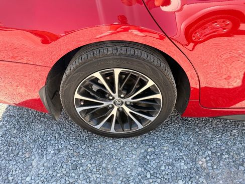 Used 2020 Toyota Camry SE image 10