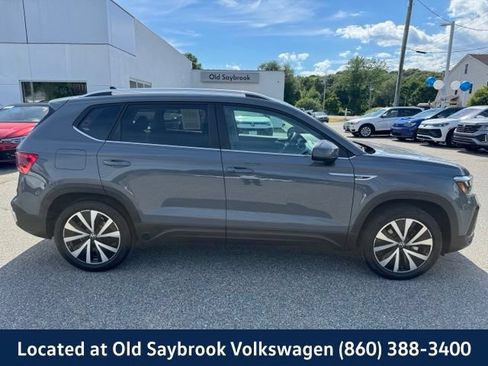 Certified 2023 Volkswagen Taos SE w/ Panoramic Sunroof Package AWD/4WD image 4