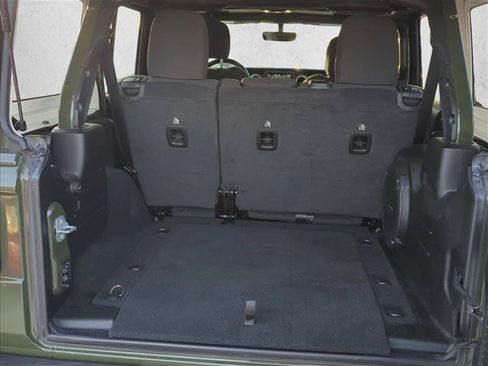 Used 2022 Jeep Wrangler Unlimited Sahara AWD/4WD image 22