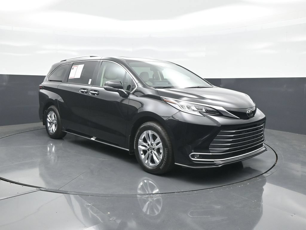 Used 2026 Toyota Sienna Limited FWD image 1