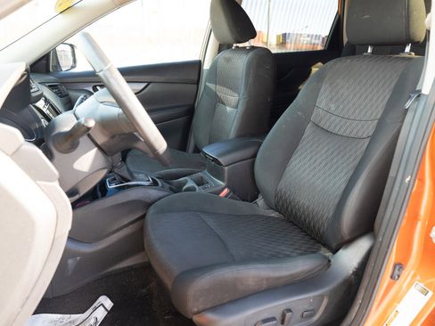 Used 2018 Nissan Rogue SV image 21