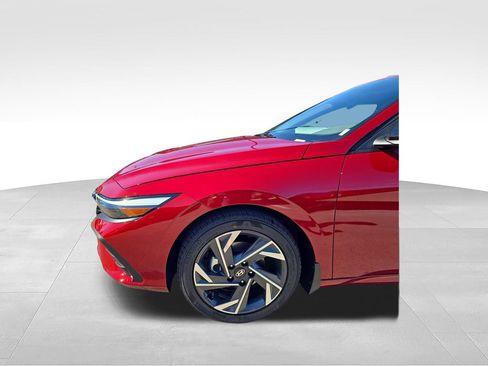 Used 2025 Hyundai Elantra Sport FWD image 10