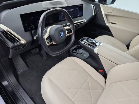 Used 2024 BMW iX xDrive50 w/ Sport Package AWD/4WD image 10