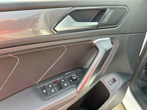 Used 2024 Volkswagen Tiguan SE image 13