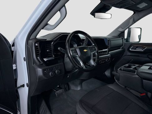 Used 2025 Chevrolet Silverado 2500 LT AWD/4WD image 9