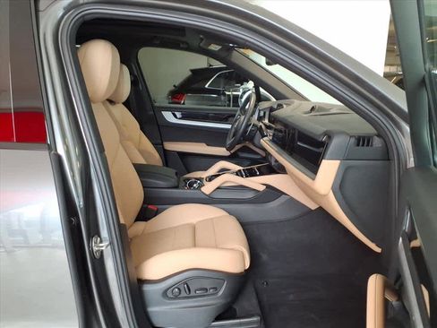 Used 2025 Porsche Cayenne E-Hybrid AWD/4WD image 20