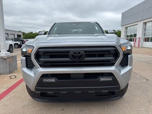 Used 2025 Toyota Tacoma SR5 AWD/4WD image 10