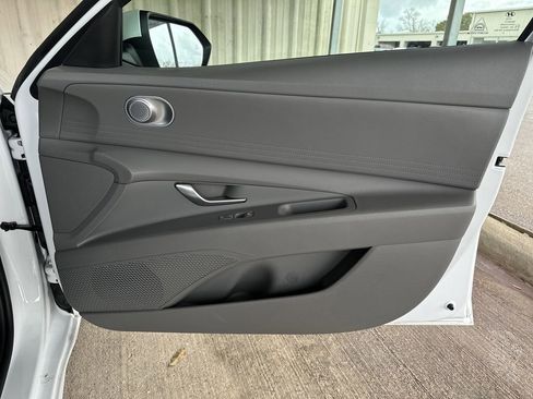 Used 2021 Hyundai Elantra SEL image 34