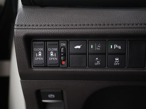 Used 2018 Honda Odyssey Touring image 30