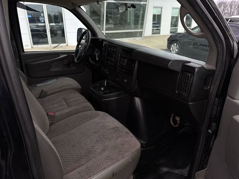 Used 2015 Chevrolet Express 2500 image 23