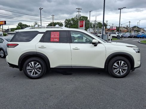 Certified 2022 Nissan Pathfinder SL image 9