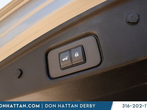 Used 2025 Nissan Pathfinder SV FWD image 30