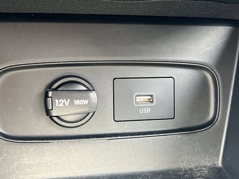 Used 2021 Hyundai Venue SE FWD image 28