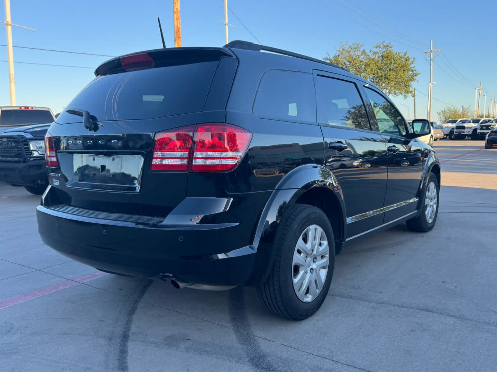 Used 2020 Dodge Journey SE FWD image 3